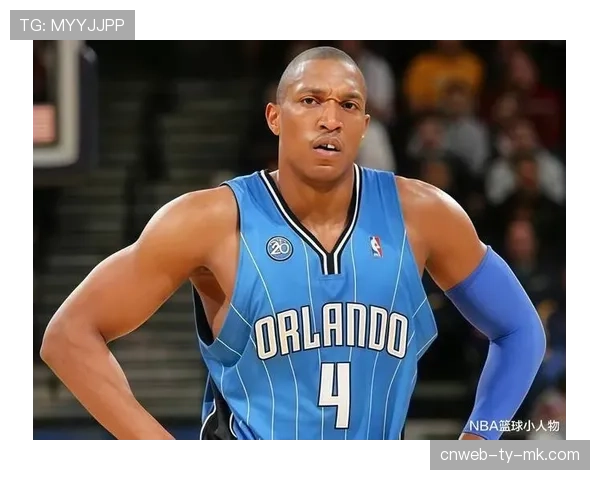 季前赛特写：风暴新秀中锋完成生涯首次封盖后，与场边母亲激动相拥